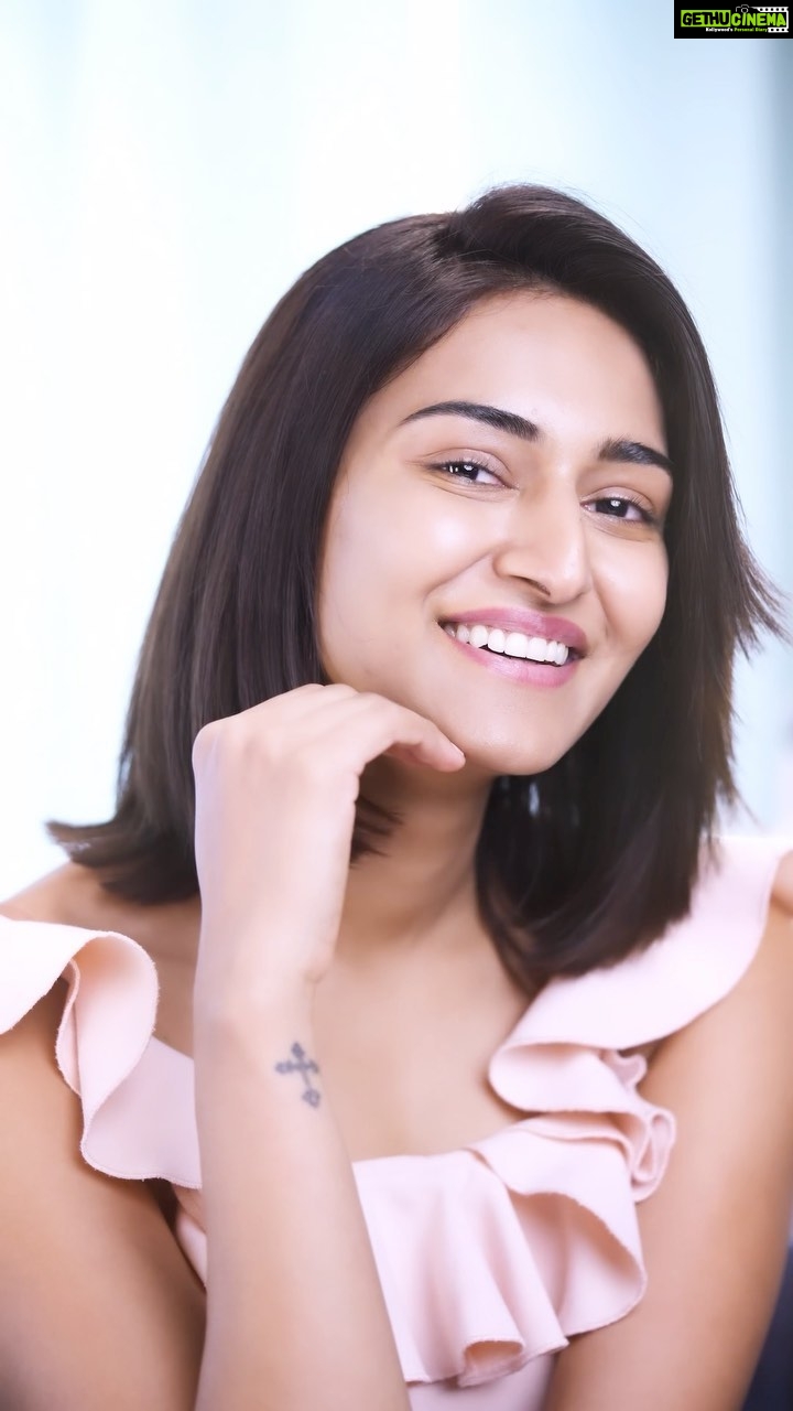 Erica Fernandes Instagram - From earlier today - while I got ready for a brunch with @lancomeofficial 🌸 Prepped my skin with the Advanced Génifique serum which works wonders in just a few drops Acing the base with the Teint Idôle ultra wear foundation for a flawless coverage.. Enhance the eyes with dramatic soft winged liner & adding some drama to the lashes! 👀 Such gorgeous blush and a perfect lip colour to enhance the look At the end, my absolute favourite the La Vie Est Belle perfume! Rush to @sephora_india and use my code *ERICA10* to get amazing deals on your purchase ✨ Link : https://bit.ly/3zVqkT3 #Ad #LuxeWithLancome #Lancome #LancomePartner #Sayyestohappiness