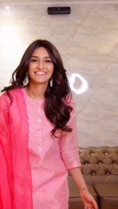 Erica Fernandes Instagram - Oh after this reel ill try something other than dancing 😂

#dancereels #dancetrends #reelkarofeelkaro #reelingitwithE #foryou