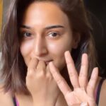 Erica Fernandes Instagram - Did anyone understand the last one? #fingerdownedition #putafingerdownchallenge #reelitfeelit #reelkarofeelkaro #reelingitwithE