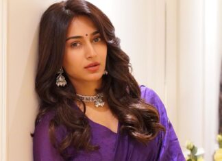 Erica Fernandes Instagram - Ethnic wear has its own charm . Nahi? Outfit by @sajke.in Accessories by @ejf_fashion #reelitfeelit #reelkarofeelkaro #reelingitwithE #reelsindia #ethnicwear #indianfashion