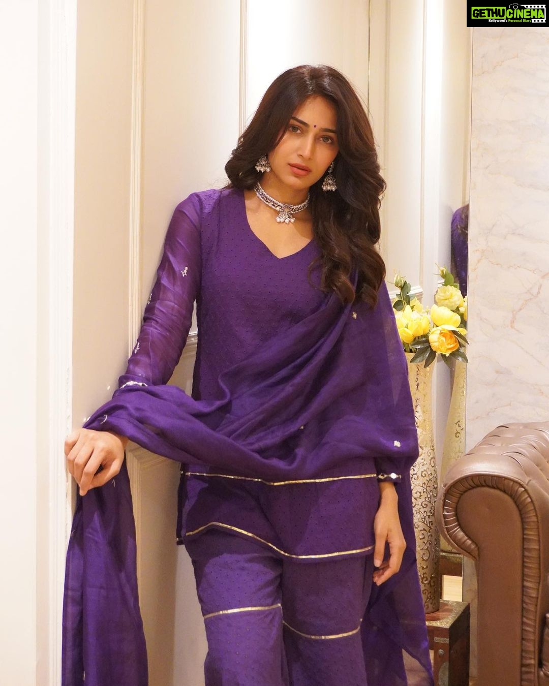 Erica Fernandes Instagram - I need your opinion What do you suggest just the tint and mascara ( like in this look ) or full blown makeup ? Whats adding to this look is the lovely vibrant purple . Such a simple yet pretty piece from @sajke.in @oakpinionpr #instafashion #instagood #indianfashion #indianwear #salwarsuits #fashionblogger #fashioninfluencer #influnecersofmumbai #influencersofindia #mumbaifashion #ethnic #ethnicwear