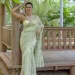 Erica Fernandes Instagram - Minty says :- Going green . Like literally 😂💚 Saree @ambraee_ Necklace by @meraki.mumbai @sonyashaikh