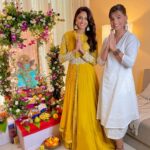 Erica Fernandes Instagram - Bringing in Ganesh Chaturthi with the gang . Thankyou for @vidushiguptaofficial for adding more colour to the occasion with your beautiful vibrant outfit. Accessories by @ejf_fashion #ganeshchaturthi #ganeshdarshan #indianwear #indianfestival #ganpatibappa #ganpati
