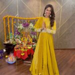 Erica Fernandes Instagram - Bringing in Ganesh Chaturthi with the gang . Thankyou for @vidushiguptaofficial for adding more colour to the occasion with your beautiful vibrant outfit. Accessories by @ejf_fashion #ganeshchaturthi #ganeshdarshan #indianwear #indianfestival #ganpatibappa #ganpati