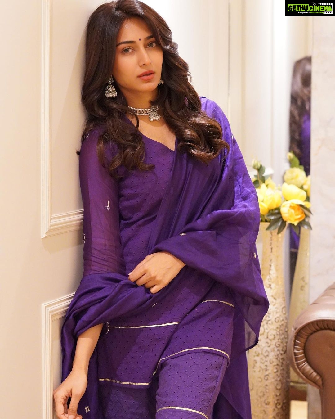 Erica Fernandes Instagram - I need your opinion What do you suggest just the tint and mascara ( like in this look ) or full blown makeup ? Whats adding to this look is the lovely vibrant purple . Such a simple yet pretty piece from @sajke.in @oakpinionpr #instafashion #instagood #indianfashion #indianwear #salwarsuits #fashionblogger #fashioninfluencer #influnecersofmumbai #influencersofindia #mumbaifashion #ethnic #ethnicwear