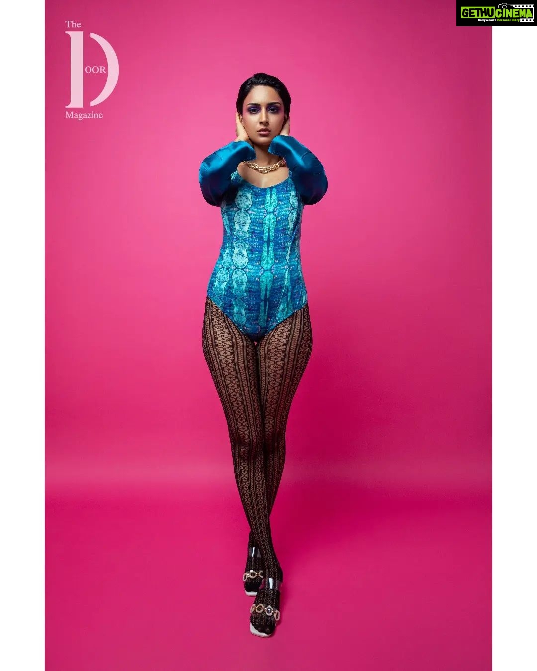 Erica Fernandes Instagram - Our 4th look of the cover story with @iam_ejf Featuring @iam_ejf Photographer and Creative Director - @dhruv_vohraphotography Editor at Large and Fashion Director - @jennet_david_william Make up @ankitamanwanimakeupandhair Hair -@cletusliuu Stylist @kalyani_walsetwar Post Production - @rahuleditingstudio Light Tech - @b.runphotography Videographer - @rfxcreation_studio Location - @studio.f6 Publicist- @shimmerentertainment Outfit - @powerofhue Jewellery - @blingthingstore Sunglasses - @sunglassic.official Bags - @gioia.in Footwear - @highonvogue_footwear #thedoormagazine #coverstory #actor #creative #art #creativephotography #branding