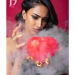 Erica Fernandes Instagram – Our 3rd look of the cover story with @iam_ejf 

Featuring @iam_ejf
Photographer and Creative Director – @dhruv_vohraphotography
Editor at Large and Fashion Director – @jennet_david_william
Make up @ankitamanwanimakeupandhair
Hair -@cletusliuu
Stylist @kalyani_walsetwar
Post Production – @rahuleditingstudio
Light Tech – @b.runphotography
Videographer – @rfxcreation_studio
Publicist- @shimmerentertainment
Location – @studio.f6
Outfit –  @glamfefashion
Jewelry – @the.jewelcloset
Bags – @petitebags.in

 

#thedoormagazine #glamour
#desginer #ericafernandes #lifestylemagazine #creative #explorepage Mumbai, Maharashtra