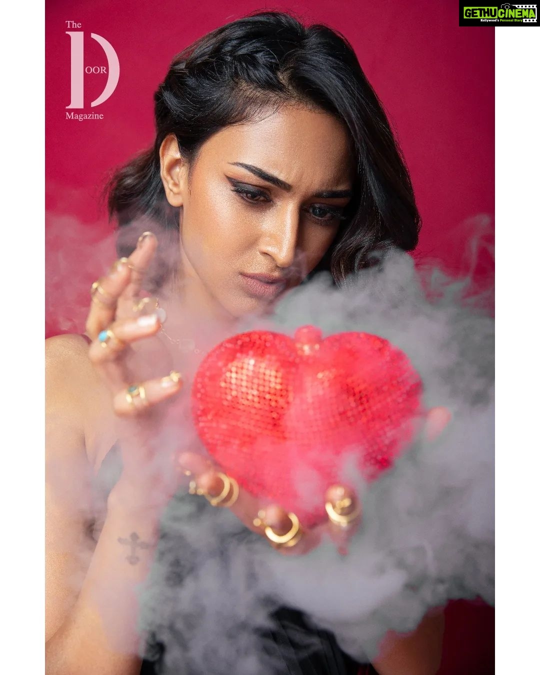 Erica Fernandes Instagram - Our 3rd look of the cover story with @iam_ejf Featuring @iam_ejf Photographer and Creative Director - @dhruv_vohraphotography Editor at Large and Fashion Director - @jennet_david_william Make up @ankitamanwanimakeupandhair Hair -@cletusliuu Stylist @kalyani_walsetwar Post Production - @rahuleditingstudio Light Tech - @b.runphotography Videographer - @rfxcreation_studio Publicist- @shimmerentertainment Location - @studio.f6 Outfit - @glamfefashion Jewelry - @the.jewelcloset Bags - @petitebags.in #thedoormagazine #glamour #desginer #ericafernandes #lifestylemagazine #creative #explorepage Mumbai, Maharashtra