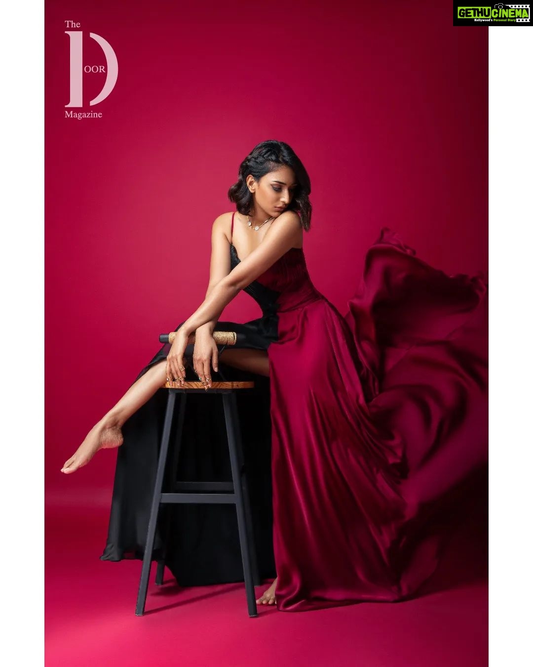 Erica Fernandes Instagram - Our 3rd look of the cover story with @iam_ejf Featuring @iam_ejf Photographer and Creative Director - @dhruv_vohraphotography Editor at Large and Fashion Director - @jennet_david_william Make up @ankitamanwanimakeupandhair Hair -@cletusliuu Stylist @kalyani_walsetwar Post Production - @rahuleditingstudio Light Tech - @b.runphotography Videographer - @rfxcreation_studio Publicist- @shimmerentertainment Location - @studio.f6 Outfit - @glamfefashion Jewelry - @the.jewelcloset Bags - @petitebags.in #thedoormagazine #glamour #desginer #ericafernandes #lifestylemagazine #creative #explorepage Mumbai, Maharashtra