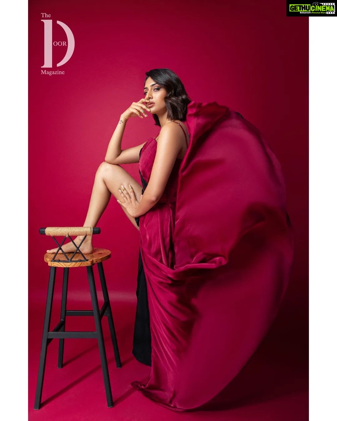 Erica Fernandes Instagram - Our 3rd look of the cover story with @iam_ejf Featuring @iam_ejf Photographer and Creative Director - @dhruv_vohraphotography Editor at Large and Fashion Director - @jennet_david_william Make up @ankitamanwanimakeupandhair Hair -@cletusliuu Stylist @kalyani_walsetwar Post Production - @rahuleditingstudio Light Tech - @b.runphotography Videographer - @rfxcreation_studio Publicist- @shimmerentertainment Location - @studio.f6 Outfit - @glamfefashion Jewelry - @the.jewelcloset Bags - @petitebags.in #thedoormagazine #glamour #desginer #ericafernandes #lifestylemagazine #creative #explorepage Mumbai, Maharashtra