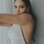 Esha Gupta Instagram –