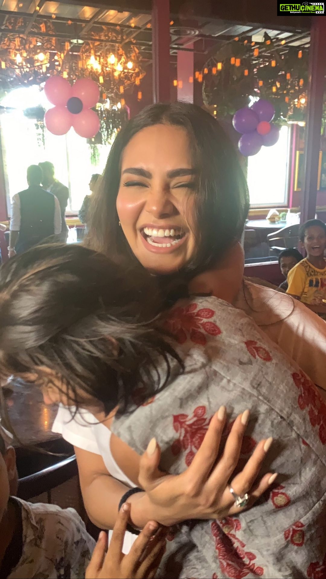 Esha Gupta Instagram - “Child gives birth to a woman”, that doesn’t mean the woman has to give birth to that child to be the mother. This Mother’s Day was the most special, as I was lucky enough to spend it with children of India. Thank you @bhamlafoundation @saherbhamla for making me a part of this wonderful day. I’m honoured that the children gave me so much love, and in my way I was able to make them smile. #grateful #mothersday Video by @nimi_insta @jaikishenraheja Lord of The Drinks