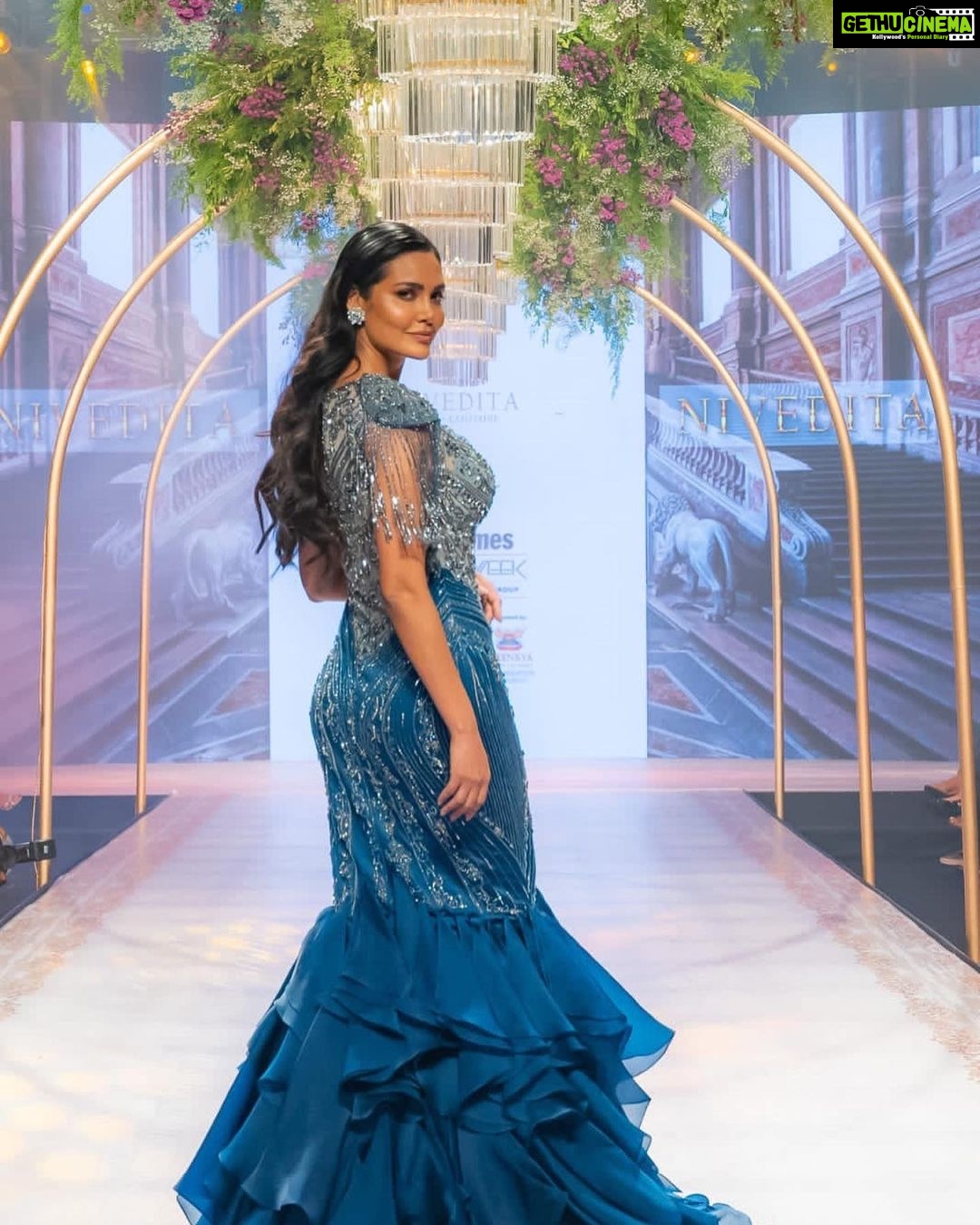 Esha Gupta Instagram - Last night at the curtain raiser💫 @timesfashionweek @niveditasaboocouture @goelgangagroup @jimsarbhforreal @salehayohann @priyankachourasia342 @dynamitepikachu @payaltanna @varunkatoch06 #joiedevivre The Westin Pune Koregaon Park
