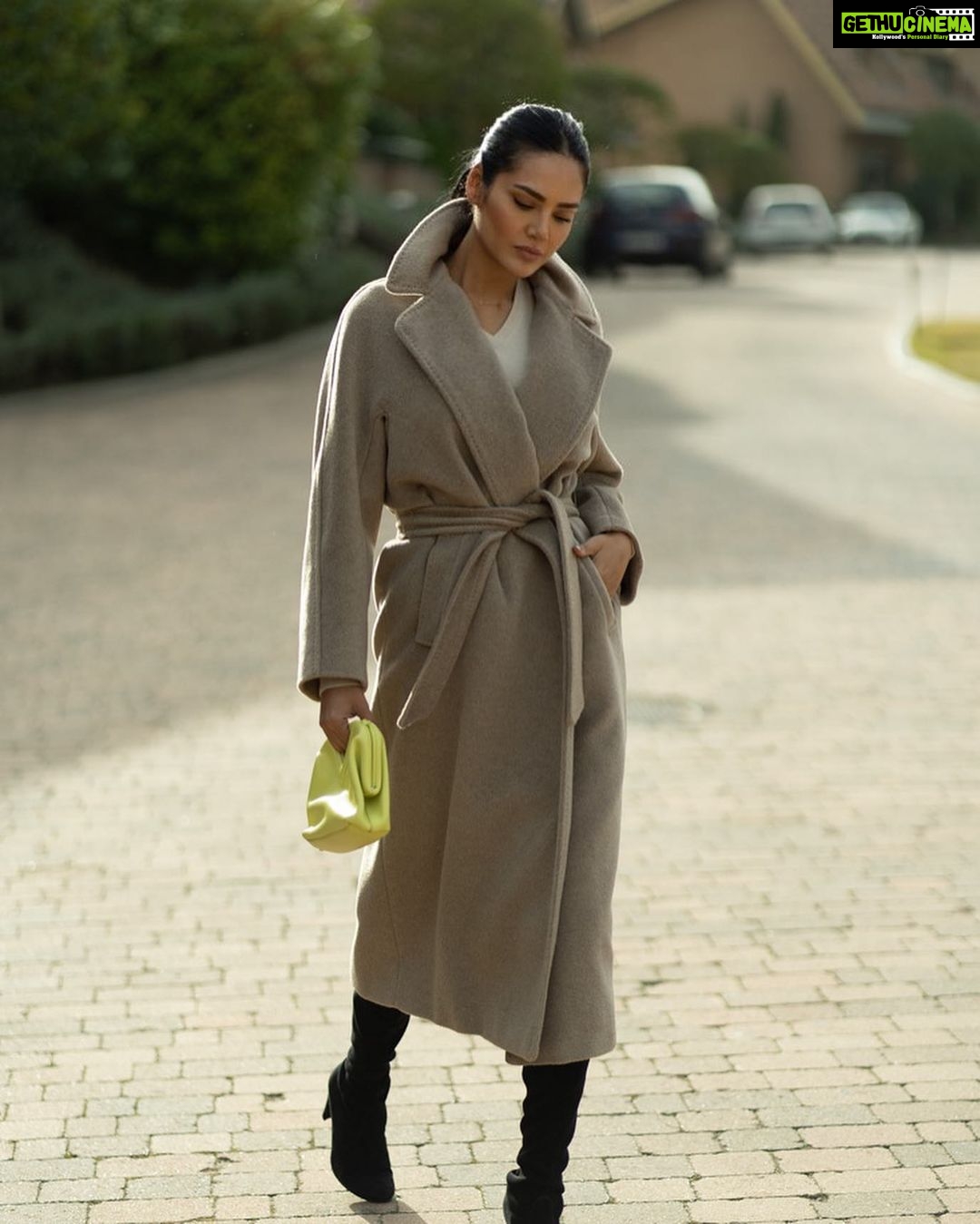 Esha Gupta Instagram - Wintering in @maxmara