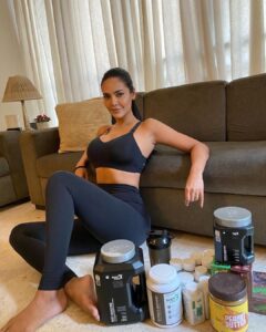 Esha Gupta Instagram - Came back home to baskets full of wellness by @bodyfirstwellness thank you @suniel.shetty sir and team 💪🏾 #mondaymotivation