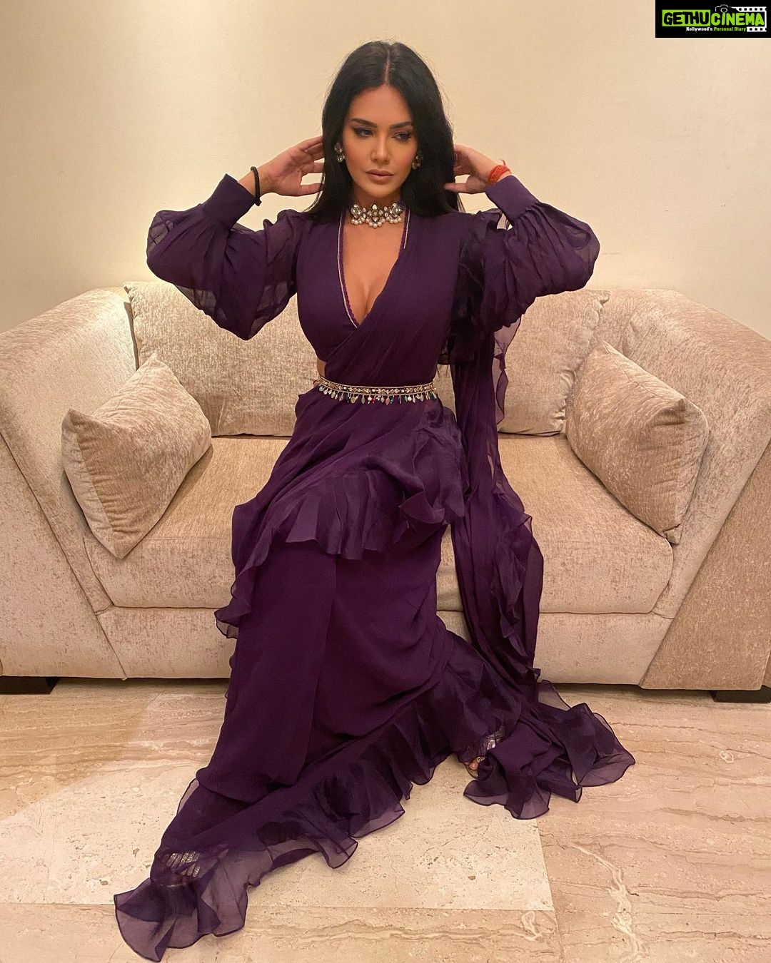Esha Gupta Instagram - Love and light #diwali 🪔