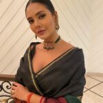 Esha Gupta Instagram - Stole moms saree and jewels 🪔 #diwali