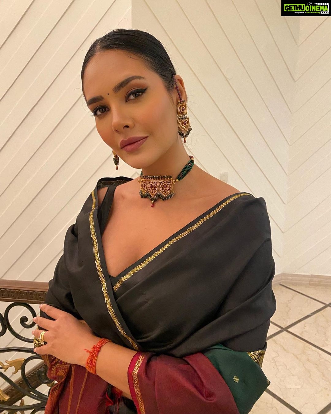 Esha Gupta Instagram - Stole moms saree and jewels 🪔 #diwali