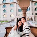 Esha Gupta Instagram - With my Hansa 😂 (only the OGs would know the ref) #fairmontjaipur Fairmont, Jaipur