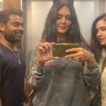 Esha Gupta Instagram - Varanasi Edition with my favourite people @ranianofficial @abhishekjalan #varanasi