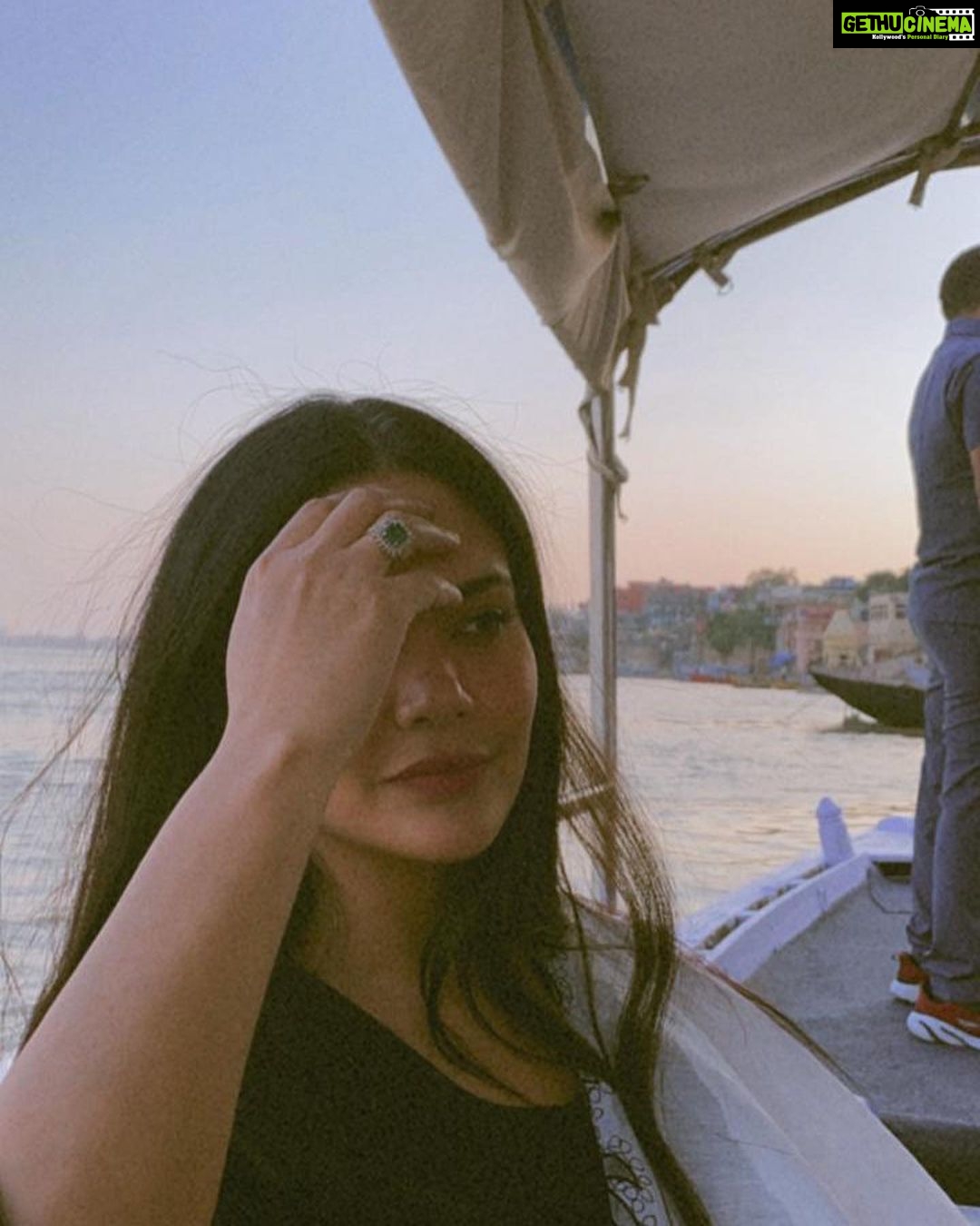 Esha Gupta Instagram - Varanasi Edition with my favourite people @ranianofficial @abhishekjalan #varanasi