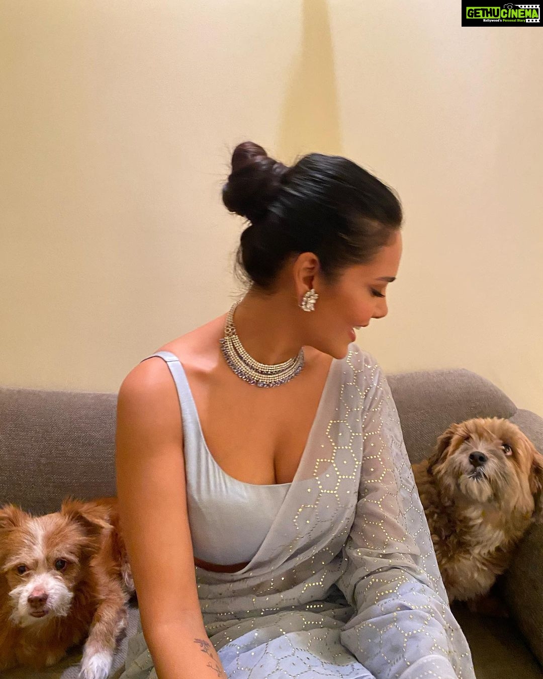 Esha Gupta Instagram - Firecrackers were banned so I stayed in 🙃 #diwali