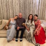 Esha Gupta Instagram - I wish you all a happy new year and pray good health for you and your loved ones #happiness💕