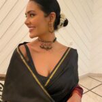 Esha Gupta Instagram – Stole moms saree and jewels 🪔 
#diwali