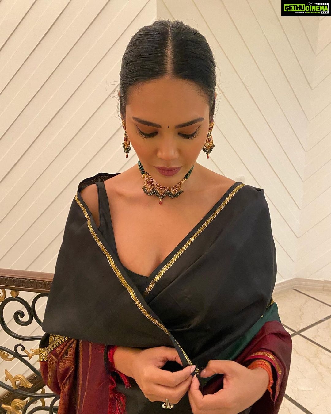 Esha Gupta Instagram - Stole moms saree and jewels 🪔 #diwali