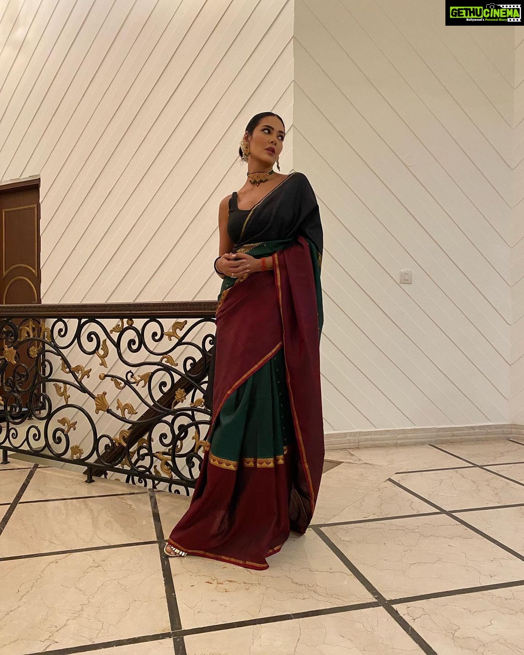 Esha Gupta Instagram - Stole moms saree and jewels 🪔 #diwali