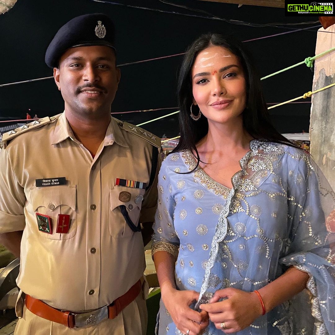 Esha Gupta Instagram - Had the honour of celebrating Diwali with the 95 battalion CRPF . Thank you #AnilKumar sir , #vikaskumar sir #parikshit sir for this honour, I’m truly humbled. #kashivishwanath #varanasi Kashi Vishwanath Temple