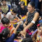 Esha Gupta Instagram - A perfect day is when your soul smiles. Yesterday I had the privilege to go meet these beautiful happy girls at Surman Home. I love strong women, being a mother isn’t an easy job, let alone be mother to so many children. Loved that they all call Manan, Ma, which was so beautiful to witness and it made my heart full of happiness, plus that is what you call a mother. We need more people like this in the world, let no child be without a parent.. Thank you Surman home for letting me be a part of your family♥️ Surman Sansthan