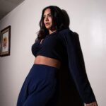 Esha Gupta Instagram -