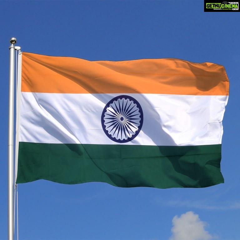 Esha Gupta Instagram - विजयी विश्व तिरंगा प्यारा, झंडा ऊँचा रहे हमारा। Let’s celebrate our 75th #independenceday with more acceptance and kindness जय हिंद