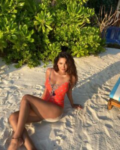 Esha Gupta Instagram - 🦥