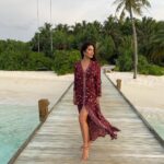 Esha Gupta Instagram - “Whoever you are, and whatever you do, be in love”- Rumi @reethifaru @ncstravels #throwback Reethi Faru Resort