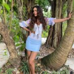 Esha Gupta Instagram - Swipe 🐬 @reethifaru @ncstravels thank you @marko_akk Reethi Faru Resort