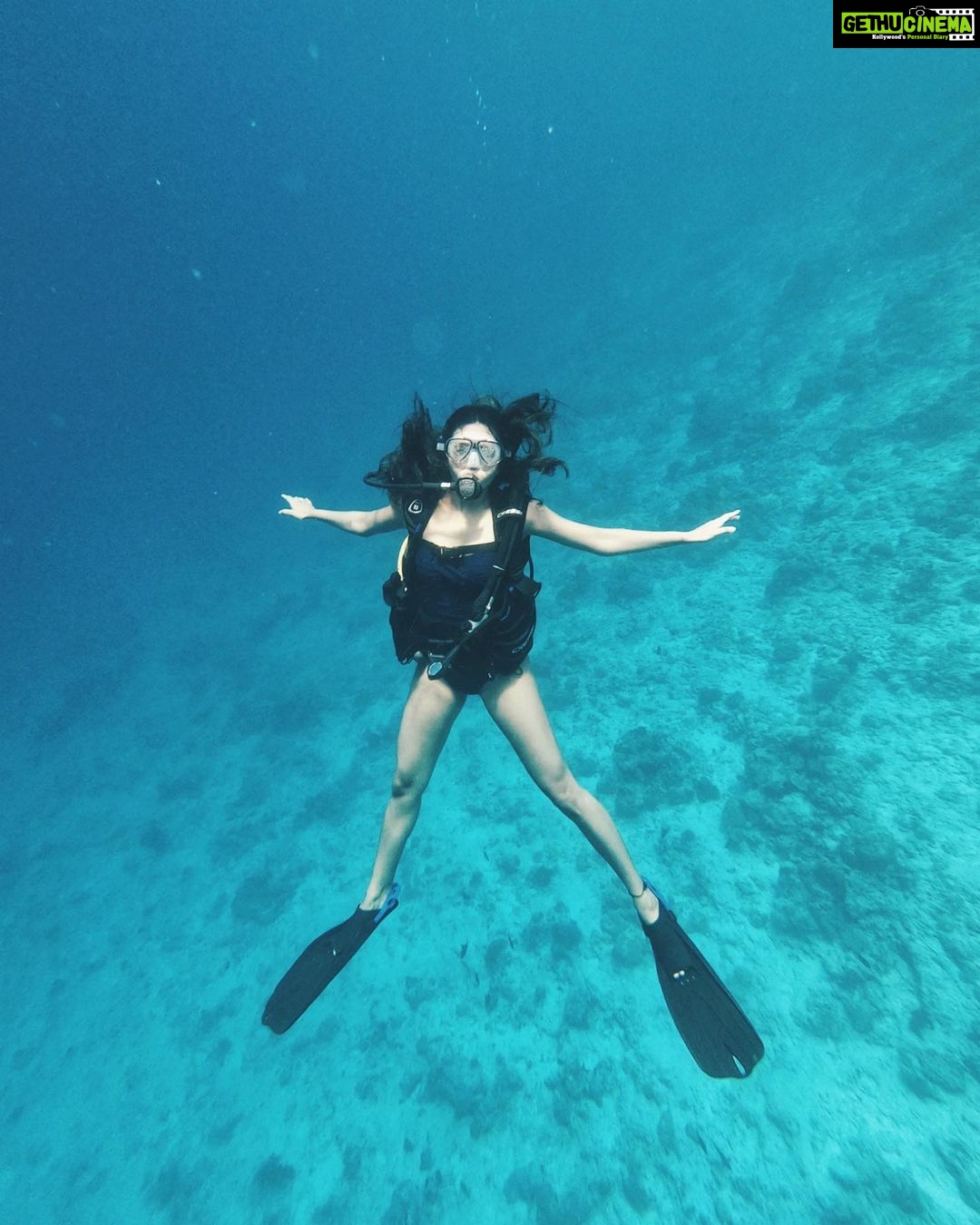 Esha Gupta Instagram - Being Dory... thank you Patrick #reethifaruresort @reethifaru @ncstravels Reethi Faru Resort