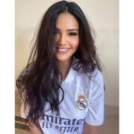 Esha Gupta Instagram - Are we ready for the derby tomorrow #atletirealmadrid?? Remember to watch it on Facebook Watch at 8:45pm.. Tell me who you supporting.. @laliga @atleticodemadrid @realmadrid LaLiga Santander