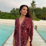 Esha Gupta Instagram - “Whoever you are, and whatever you do, be in love”- Rumi @reethifaru @ncstravels #throwback Reethi Faru Resort