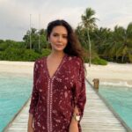 Esha Gupta Instagram - “Whoever you are, and whatever you do, be in love”- Rumi @reethifaru @ncstravels #throwback Reethi Faru Resort