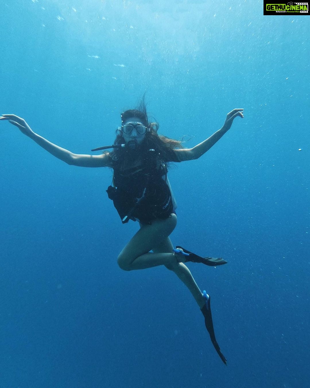 Esha Gupta Instagram - Being Dory... thank you Patrick #reethifaruresort @reethifaru @ncstravels Reethi Faru Resort