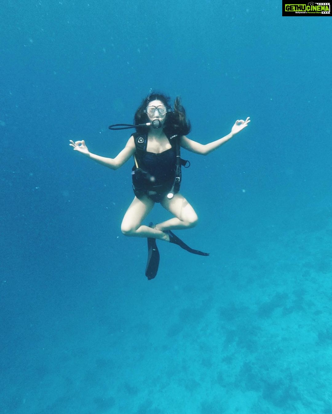 Esha Gupta Instagram - Being Dory... thank you Patrick #reethifaruresort @reethifaru @ncstravels Reethi Faru Resort
