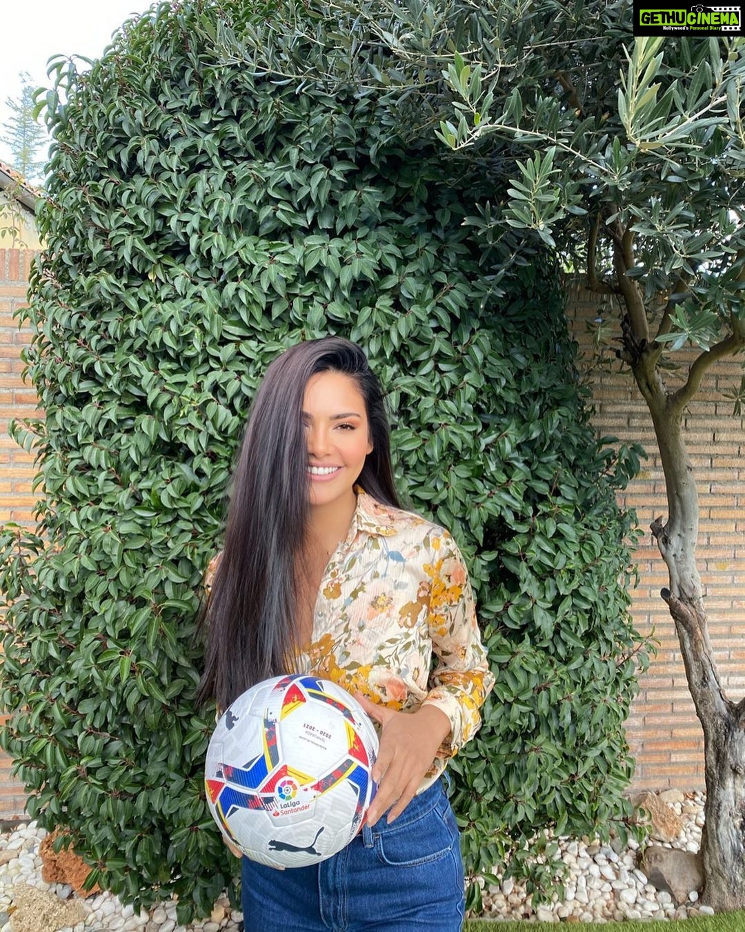 Esha Gupta Instagram - Wishing everyone and #laliga family a happy 2021.. May this year be full of light health and great football.. lots of love and positivity to all of you from us @laliga #laligasantander #laligaambassadors