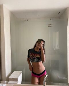 Esha Gupta Instagram - 🧺