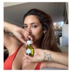 Esha Gupta Instagram - @thebodyshop 💚