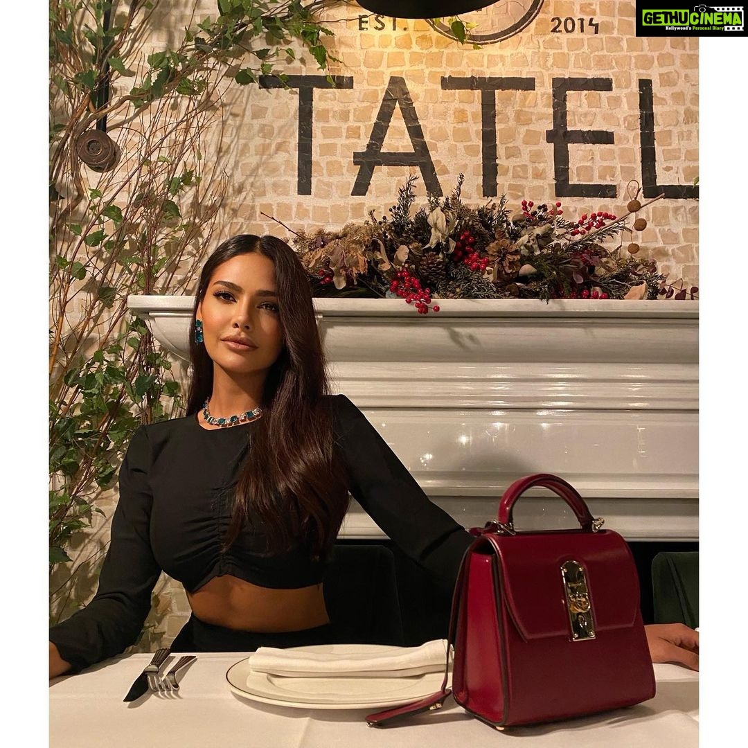 Esha Gupta Instagram - Full moon Madrid nights.. thank you @tatelrestaurants for a great evening 🖤 #brandpartner TATEL Restaurants
