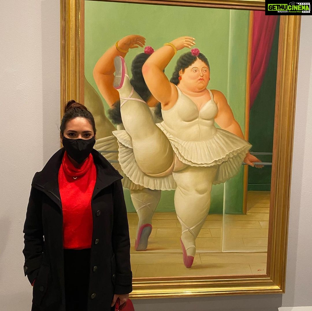 Esha Gupta Instagram - “Art is a spiritual, immaterial respite from the hardships of life”- Fernando Botero #fernandoboteroart CentroCentro