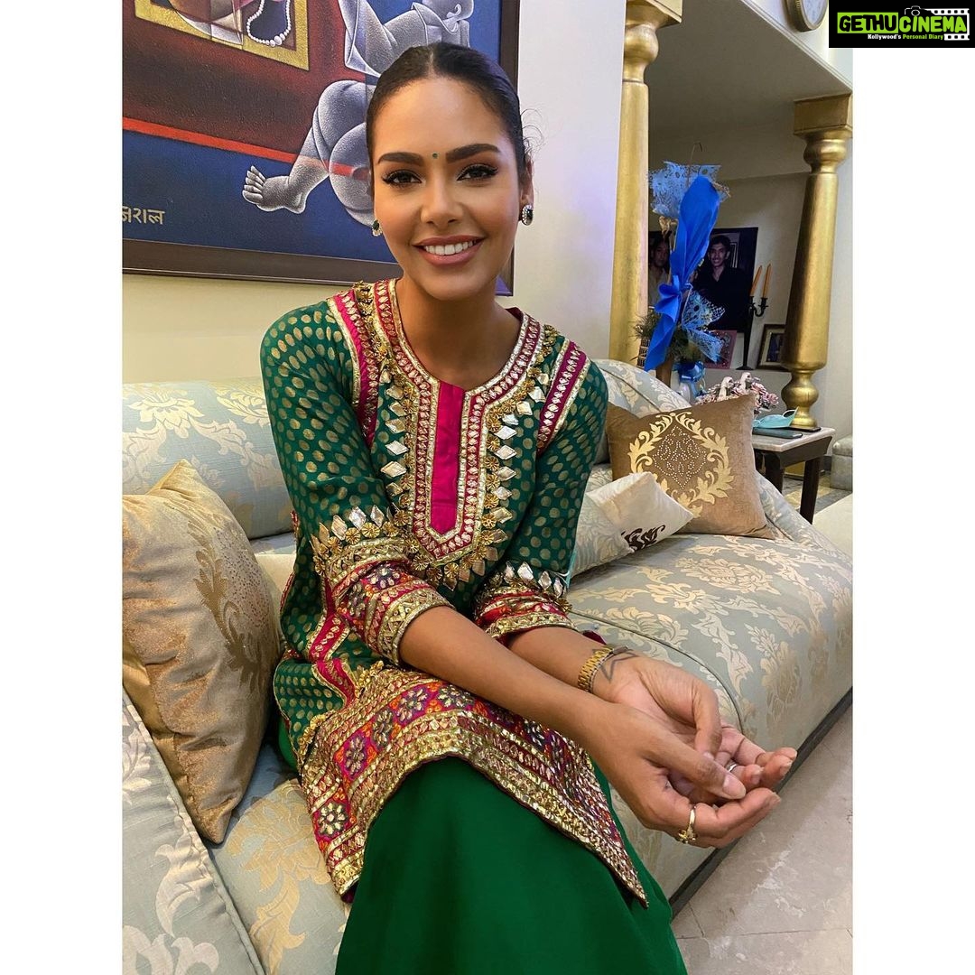 Esha Gupta Instagram - Blessed to be together this #bhaidooj ♥️