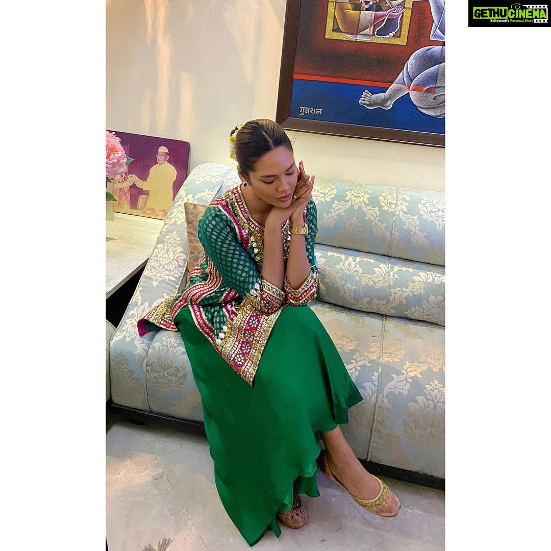 Esha Gupta Instagram - Blessed to be together this #bhaidooj ♥️